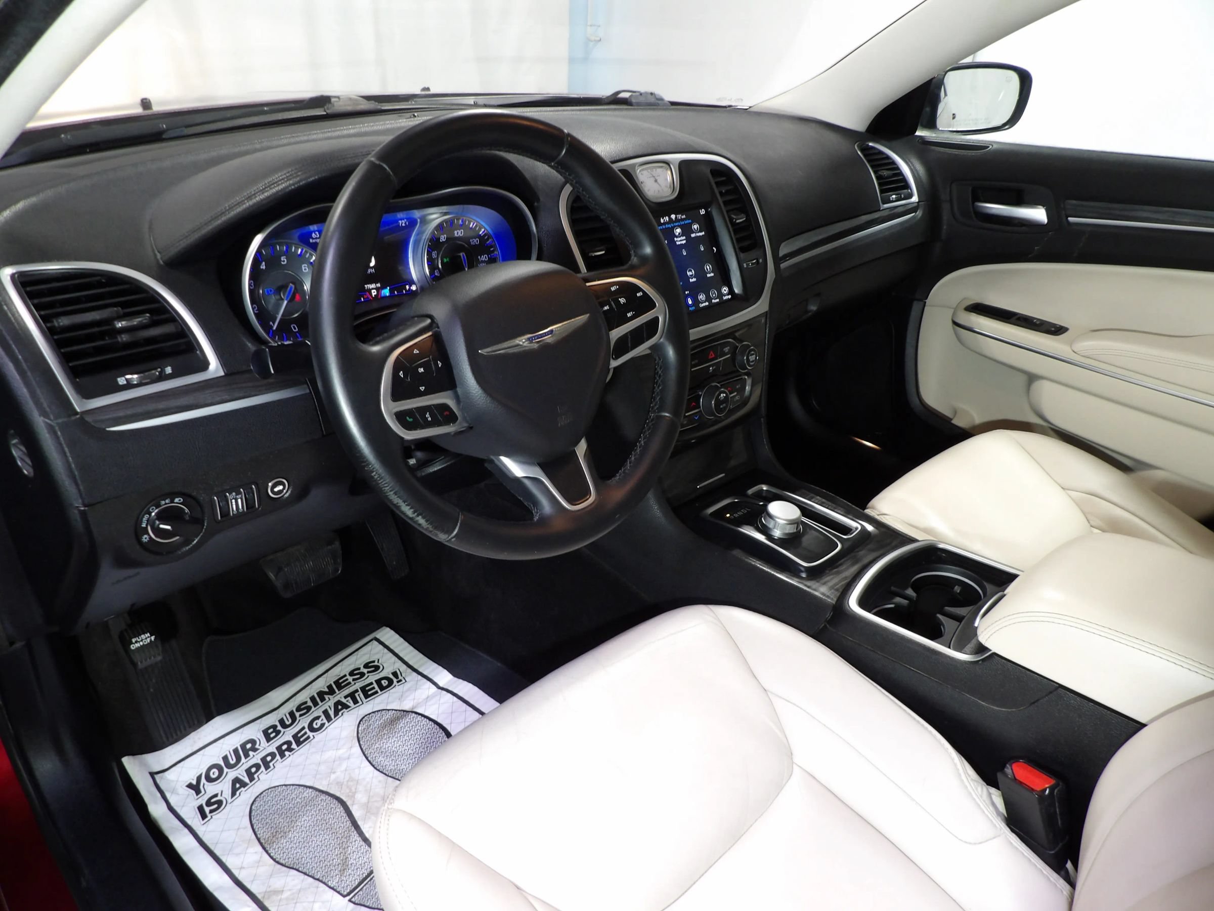 Used 2018 Chrysler 300 Touring L AWD/4WD image 10