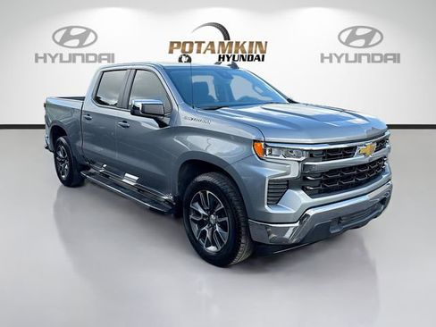 Used 2024 Chevrolet Silverado 1500 LT image 3