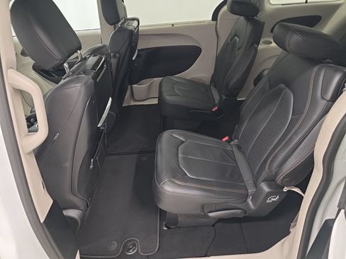 Used 2020 Chrysler Pacifica Touring-L Plus FWD image 10