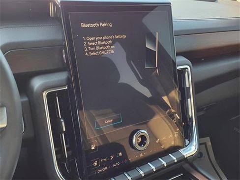 Used 2025 GMC Yukon Denali w/ Sun & Power Step Package image 13