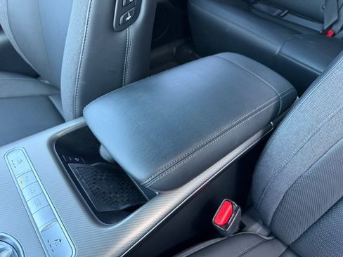 Used 2024 Genesis GV60 RWD image 34