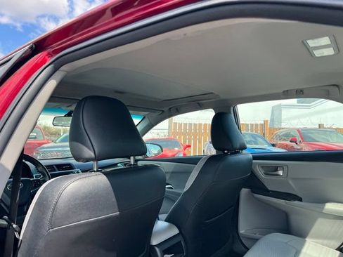 Used 2016 Toyota Camry SE w/ Moonroof Package FWD image 9