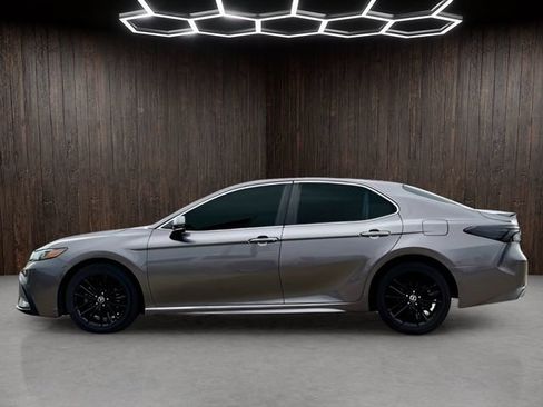 Used 2022 Toyota Camry SE FWD image 4