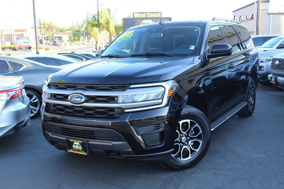 Used 2022 Ford Expedition XLT AWD/4WD image 2