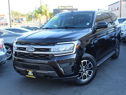 Used 2022 Ford Expedition XLT AWD/4WD image 2