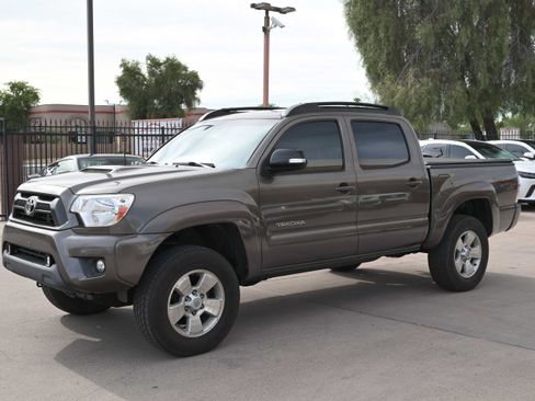 Used 2014 Toyota Tacoma 4x4 Double Cab w/ TRD Sport Package image 9