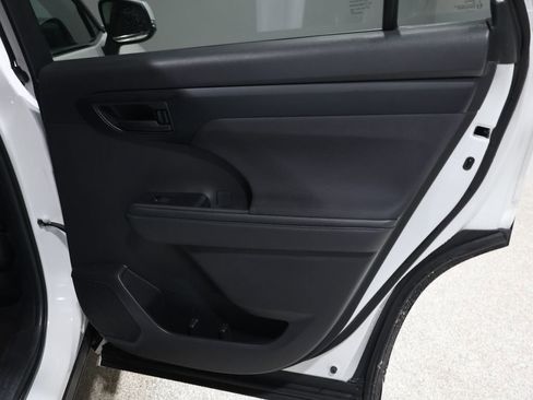 Used 2024 Toyota Highlander LE image 20