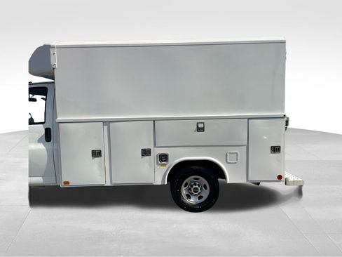 Used 2023 GMC Savana 3500 w/ Power Convenience Package image 16