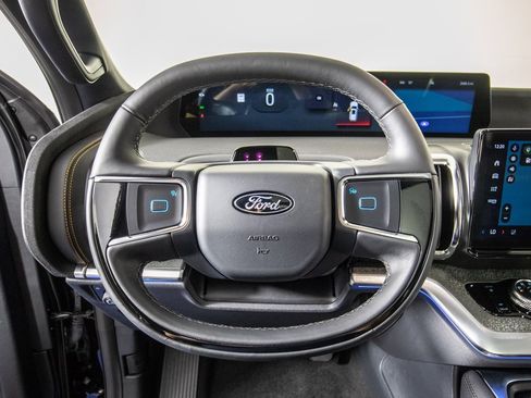 Used 2025 Ford Expedition Tremor image 21