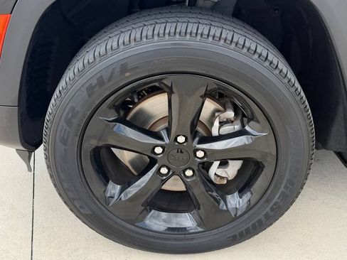 Certified 2023 Jeep Grand Cherokee L Laredo AWD/4WD image 11