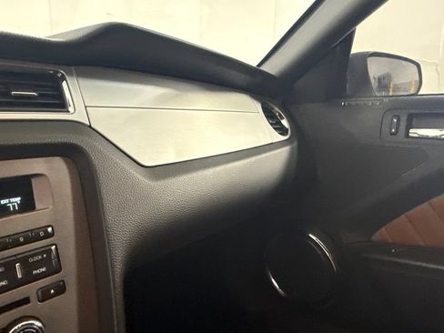 Used 2010 Ford Mustang GT RWD image 27