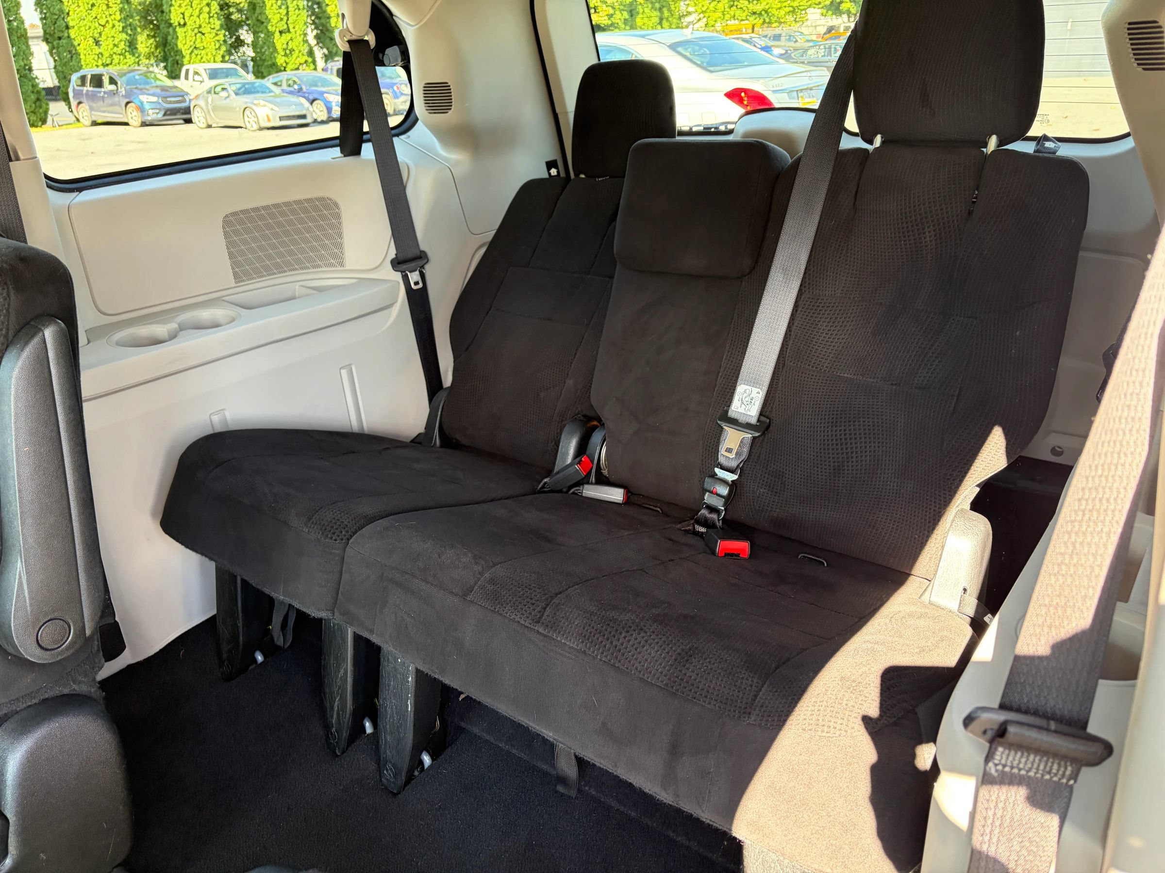 Used 2013 Dodge Grand Caravan SXT w/ Rear Park Assist Pkg FWD image 7