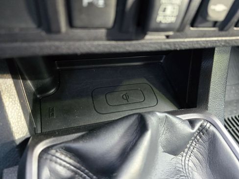 Used 2019 Toyota Tacoma TRD Off-Road w/ Technology Package image 30