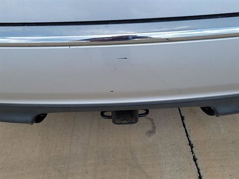 Used 2016 Buick Enclave Leather FWD image 2