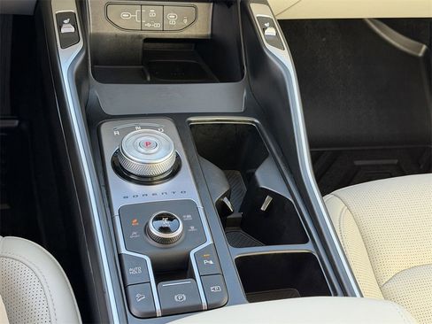 Used 2025 Kia Sorento EX image 15