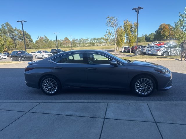 Used 2021 Lexus ES 300h Ultra Luxury w/ Accessory Package FWD image 6