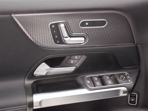 Certified 2023 Mercedes-Benz EQB 300 4MATIC image 21