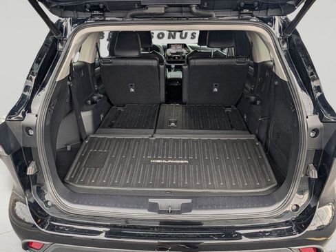 Used 2022 Toyota Highlander XLE image 25