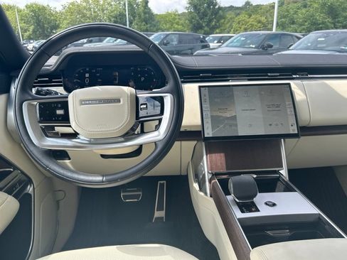 Certified 2025 Land Rover Range Rover SE AWD/4WD image 9