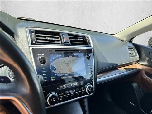 Used 2019 Subaru Outback 3.6R Touring AWD/4WD image 15