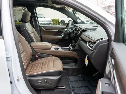 New 2026 GMC Acadia Denali Ultimate AWD/4WD image 10