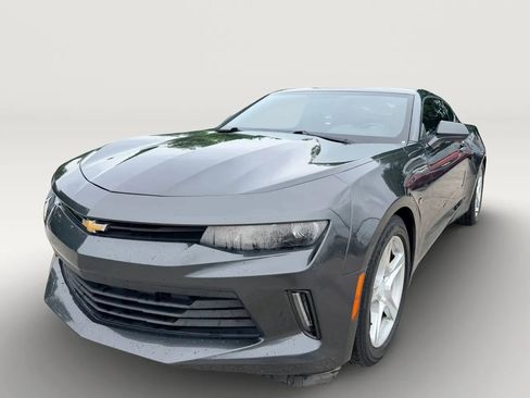 Used 2018 Chevrolet Camaro LT RWD image 2
