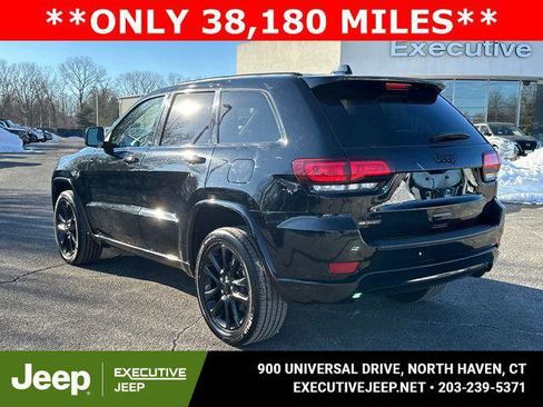 Certified 2022 Jeep Grand Cherokee Laredo X AWD/4WD image 4