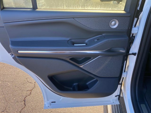 New 2027 Lincoln Navigator Reserve w/ Jet Appearance Package AWD/4WD image 9