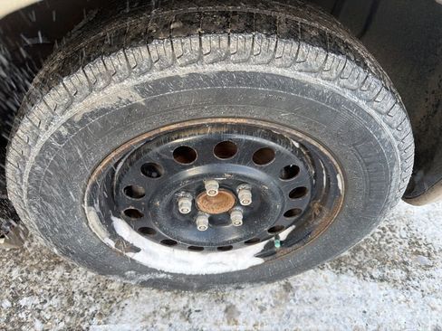 Used 2005 Pontiac Bonneville SE image 19