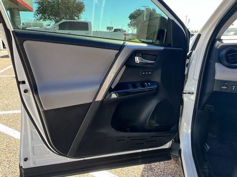 Used 2018 Toyota RAV4 Platinum image 16