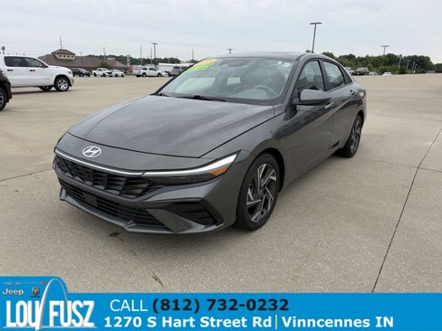 Used 2025 Hyundai Elantra SEL FWD image 3