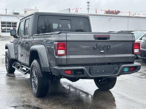 Used 2024 Jeep Gladiator Sport image 5