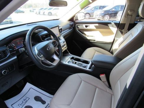 Used 2023 Ford Explorer XLT w/ Equipment Group 202A AWD/4WD image 8
