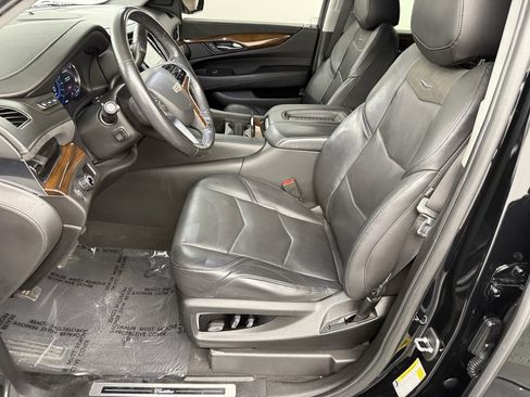 Used 2020 Cadillac Escalade Luxury w/ Escalade Sport Edition image 18
