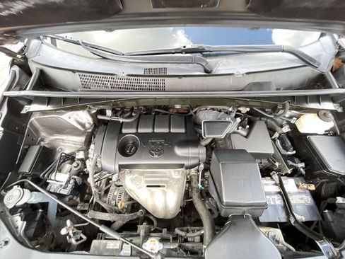 Used 2018 Toyota Highlander LE FWD image 25