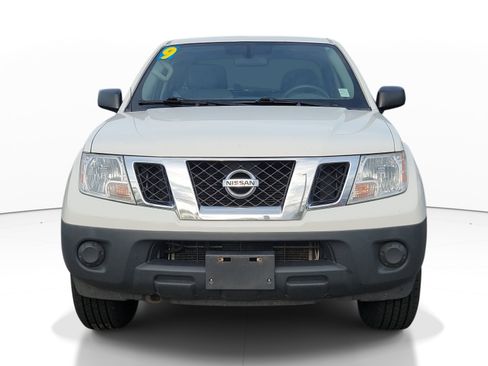 Used 2019 Nissan Frontier S image 2
