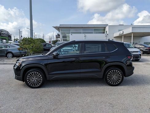 New 2025 Volkswagen Taos SE image 4