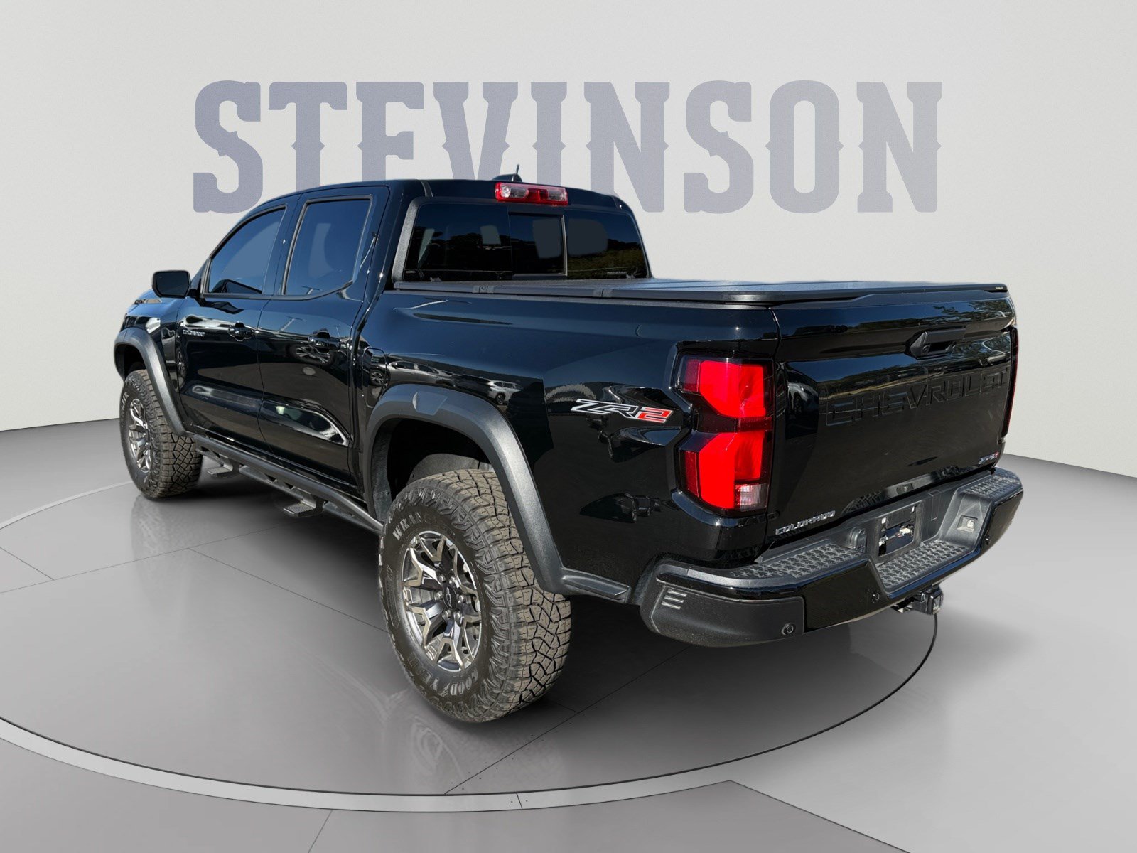 Used 2025 Chevrolet Colorado ZR2 w/ Technology Package AWD/4WD image 3