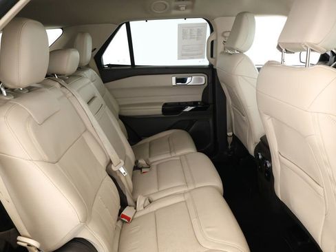 Used 2022 Ford Explorer Platinum w/ Equipment Group 601A image 21