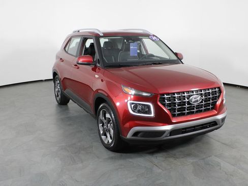 Certified 2024 Hyundai Venue Limited FWD image 4