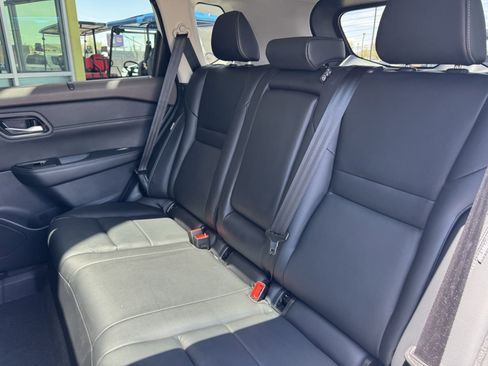 Used 2023 Nissan Rogue SL w/ SL Premium Package image 34