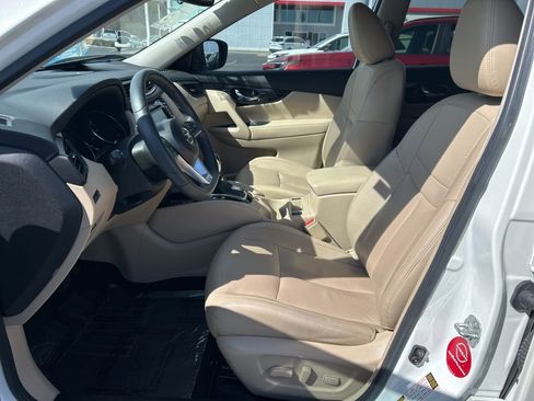 Used 2020 Nissan Rogue SL image 2