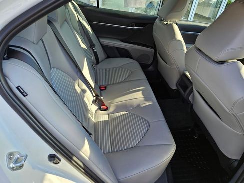 Used 2024 Toyota Camry SE image 12