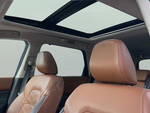 Used 2023 Nissan Pathfinder Platinum w/ Cargo Package image 15