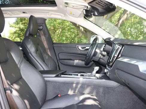 Used 2020 Volvo XC60 T6 Momentum w/ Protection Package image 35