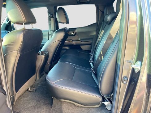 Used 2022 Toyota Tacoma TRD Off-Road image 25