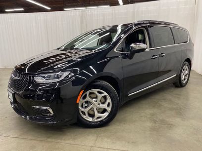 Used 2023 Chrysler Pacifica Limited