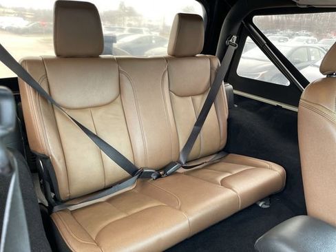 Used 2017 Jeep Wrangler Rubicon w/ Power Convenience Group image 20