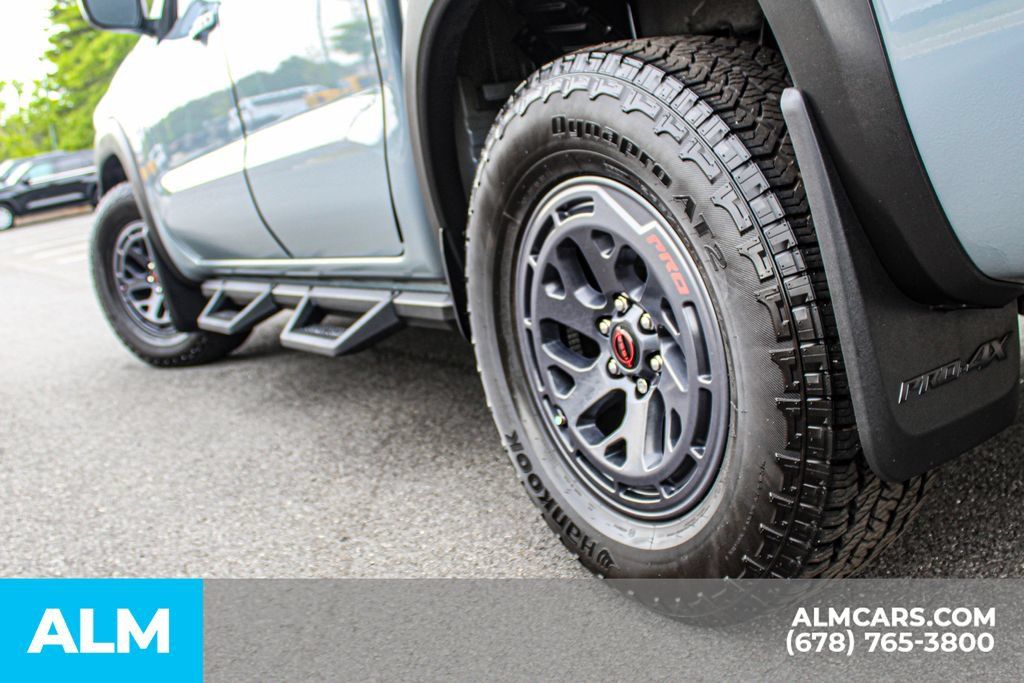 Used 2025 Nissan Frontier PRO-4X AWD/4WD image 15