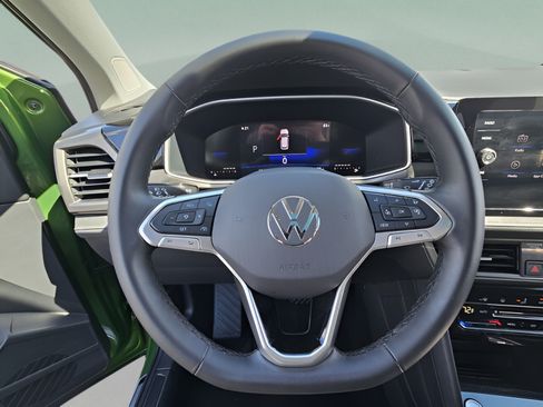 Certified 2025 Volkswagen Taos SE FWD image 23